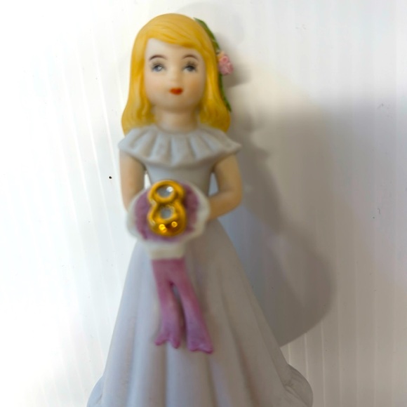 Enesco Growing Up Girls Blonde Age 8 Birthday Girl Figurine - Picture 4 of 4